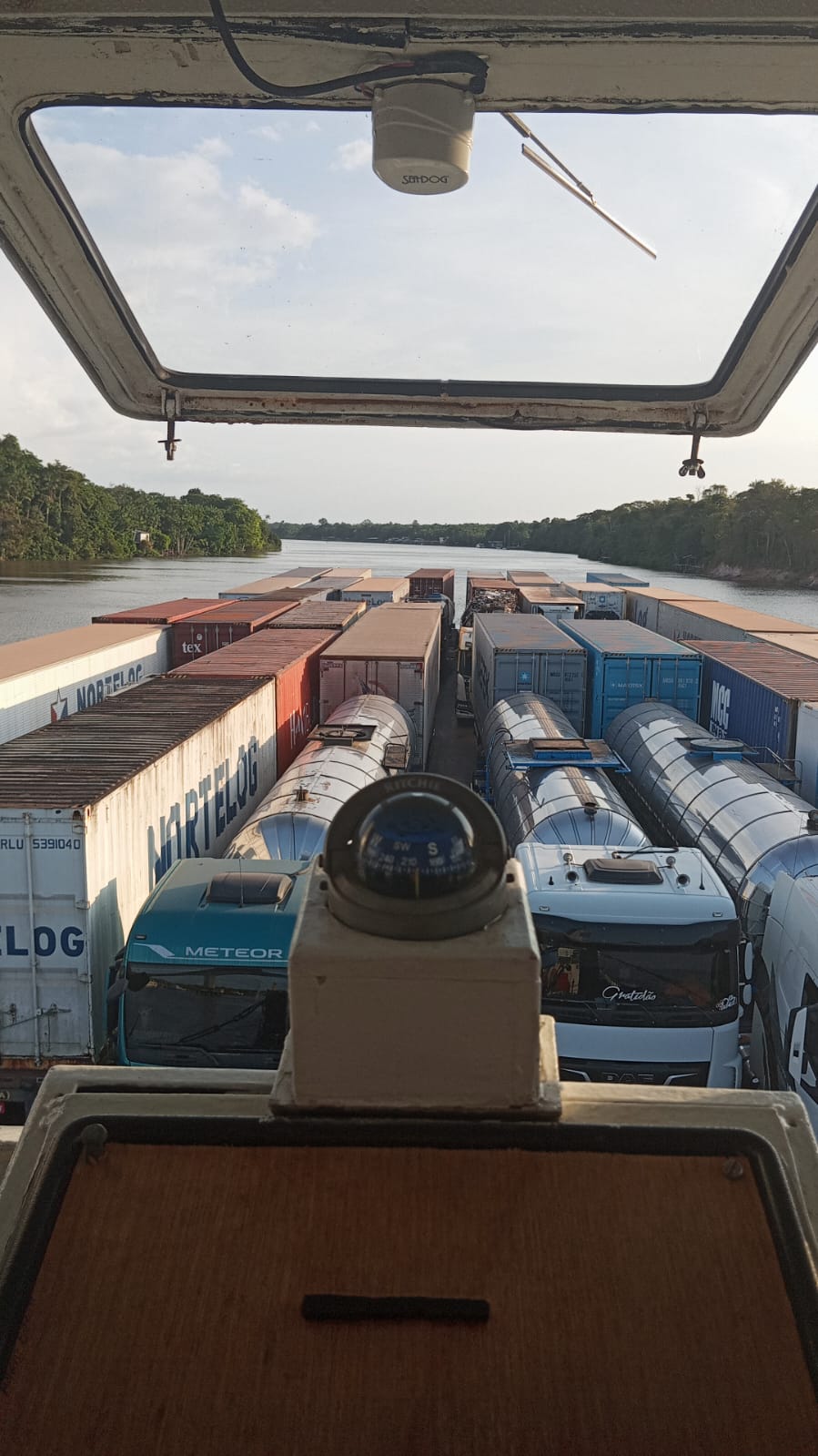 Frota de caminhões NorteLog para transporte de cargas